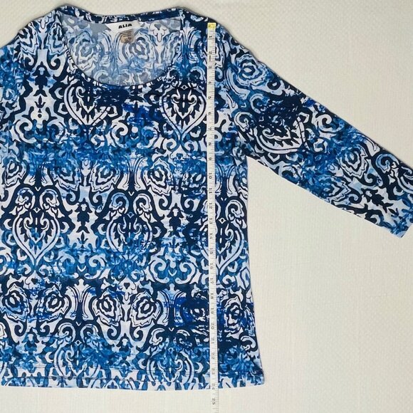 Alia Blue & White Patterned 3/4 Sleeve Top – Size XS - Picture 9 of 10